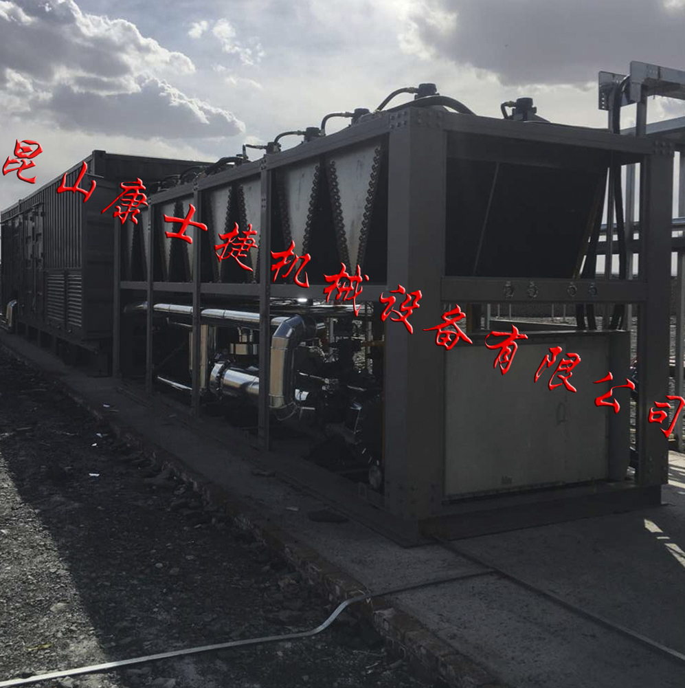 風冷螺桿冷水機組現(xiàn)場