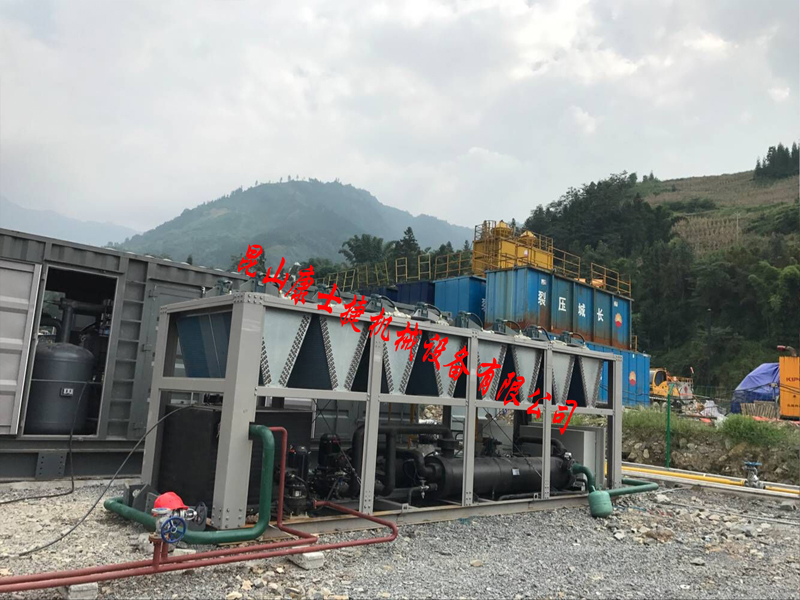 氣體用風(fēng)冷螺桿防爆冷水機現(xiàn)場